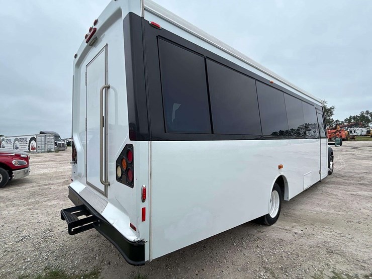 2013-ford-f550-image-3