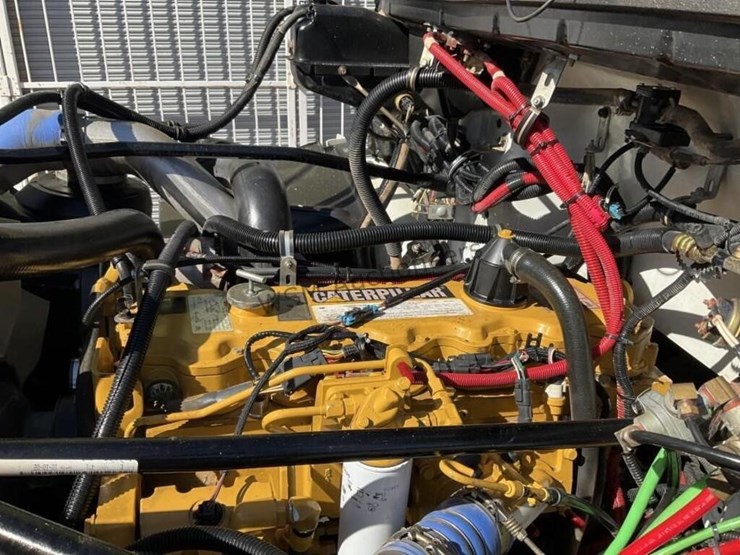 2003-freightliner-fl80-image-14