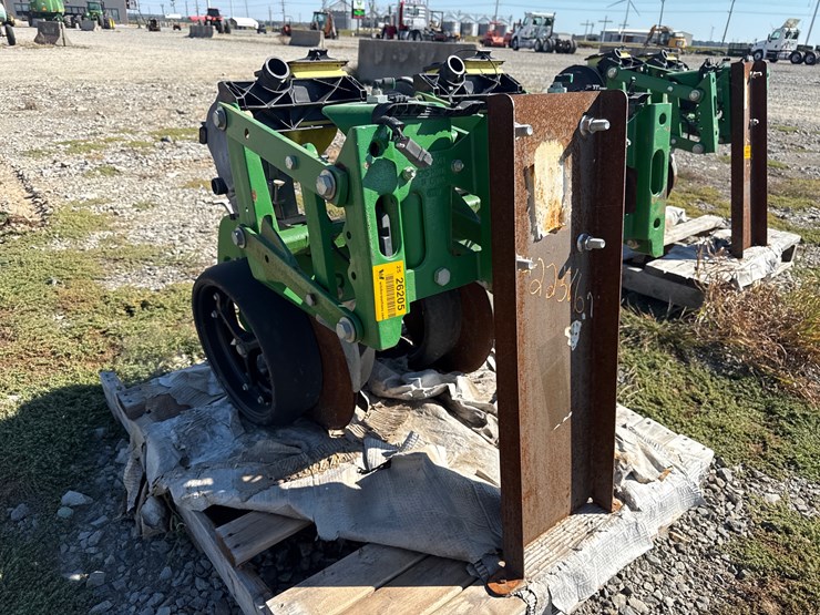 #26205-•-john-deere-late-style-planter-parts-inv#-26205-image-2