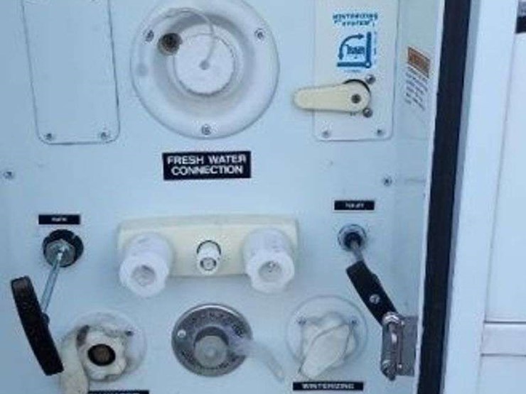 2013-dutchman-voltage-toy-hauler-40-foot.-image-22