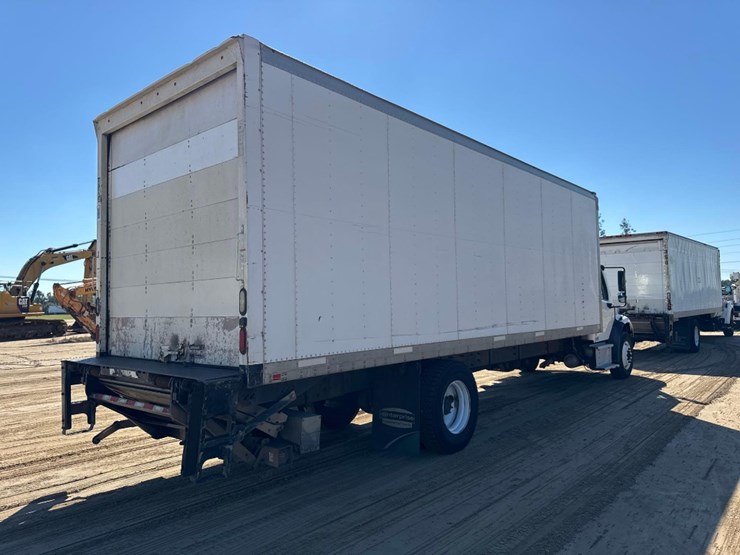 2020-freightliner-m2-26'-box-truck-image-4