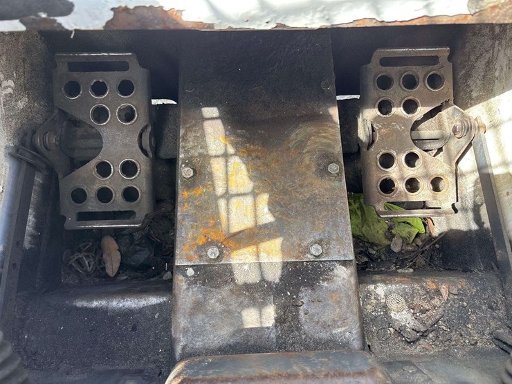 2002-bobcat-763-high-flow-compact-wheel-loader-skid-steer-image-15