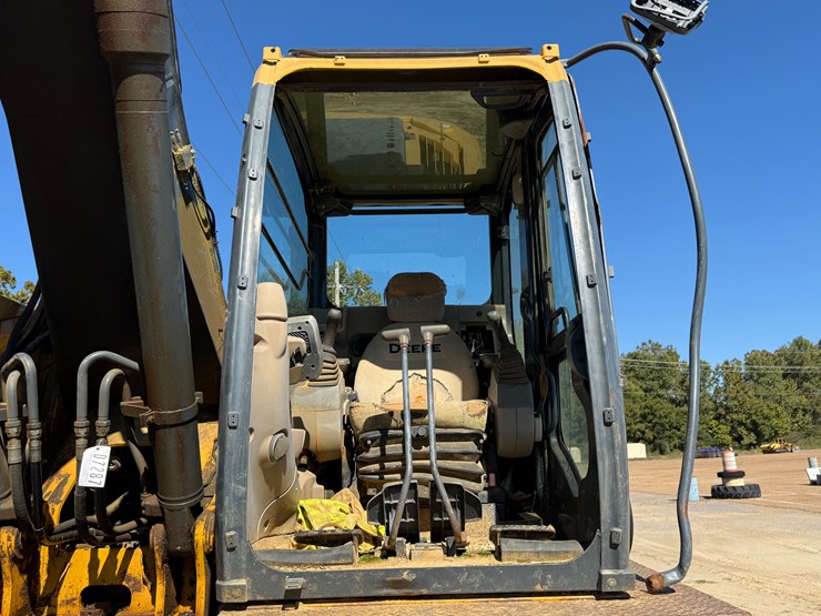 deere-225d-lc-image-13