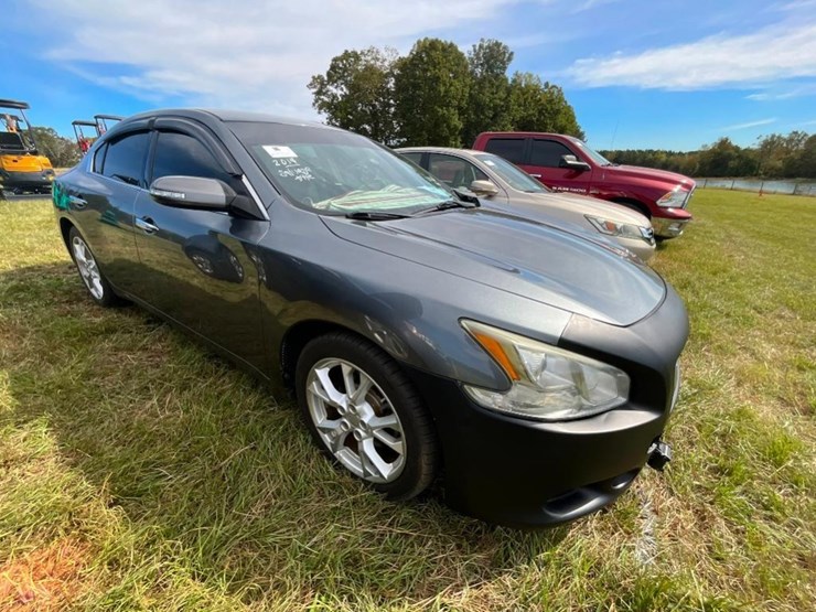 2014-nissan-maxima-**salvage-title**-image-1