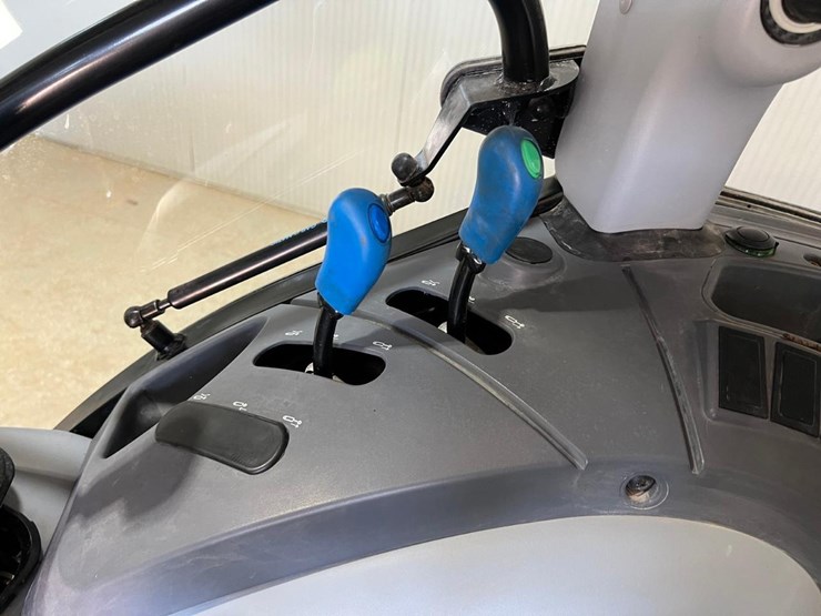 new-holland-t4.75-image-25