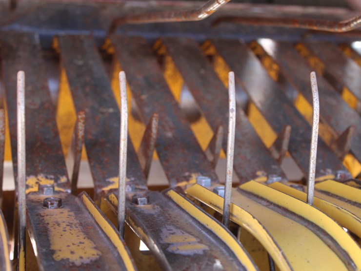 new-holland-br780-image-32