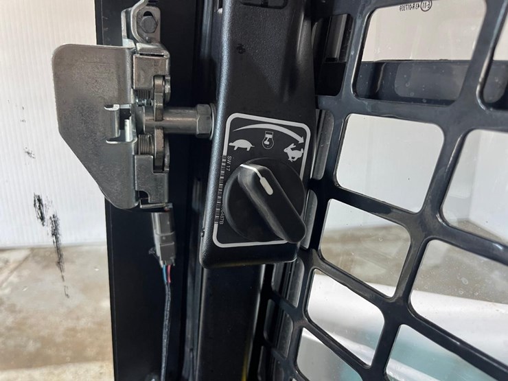 2023-bobcat-s650-image-29