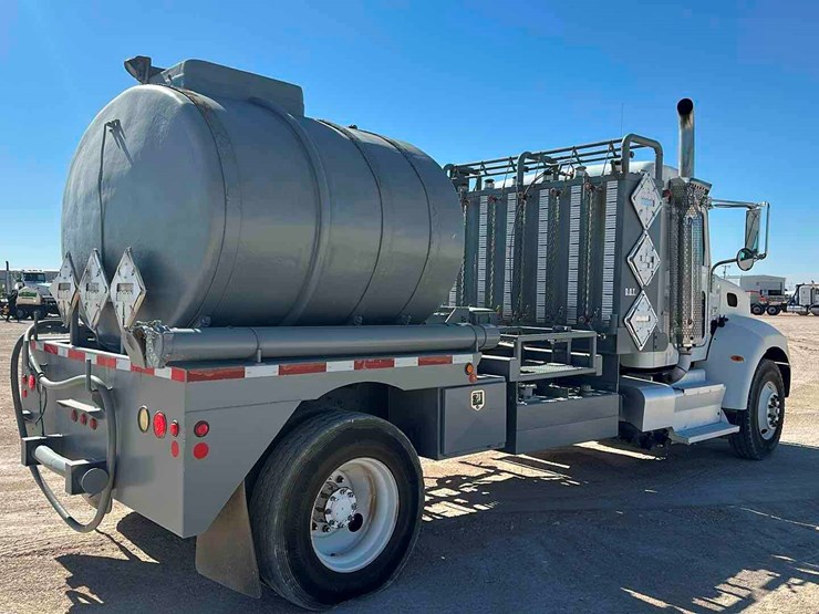 2014-peterbilt-337-image-3