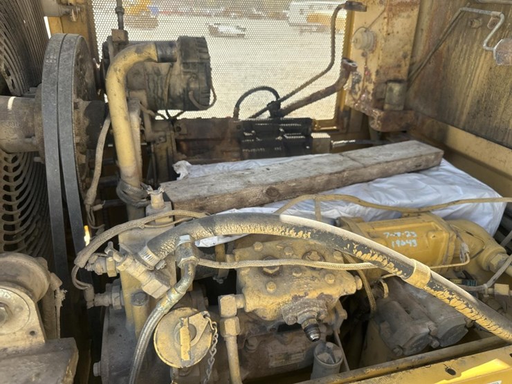 caterpillar-936-image-39