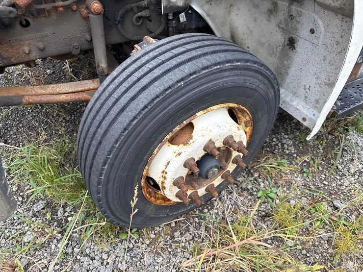 2016-hino-258-image-10