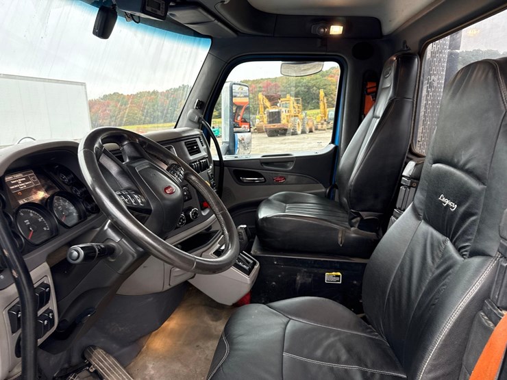 2018-peterbilt-567-image-9