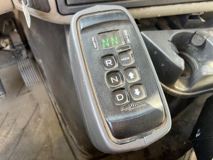 2009-international-7600-image-41