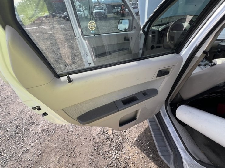 2010-ford-escape-hybrid-image-19