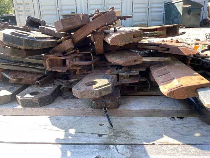 #1041-•-pallet-of-plow-parts-image-9