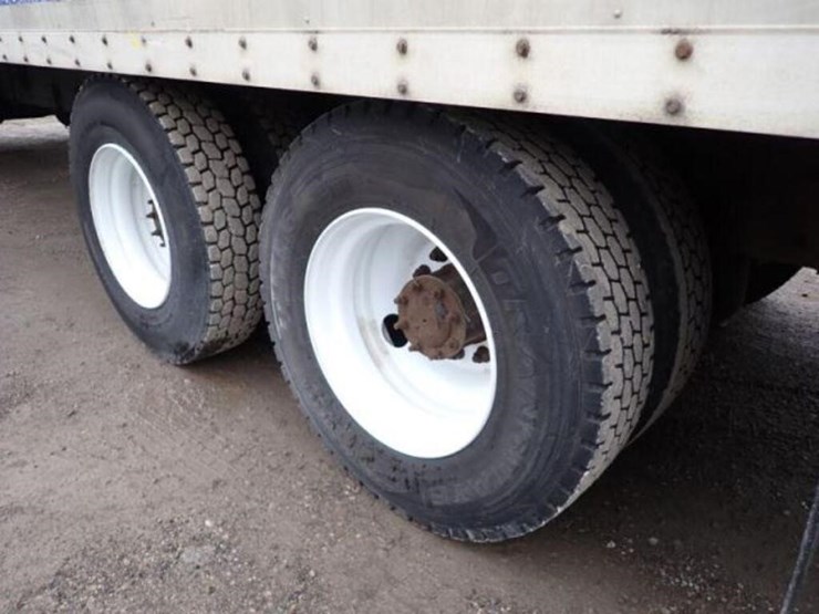 inoperable-2010-freightliner-m2106-business-class-image-45