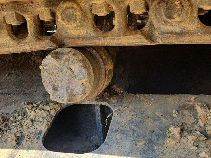 2019-caterpillar-325f-image-23