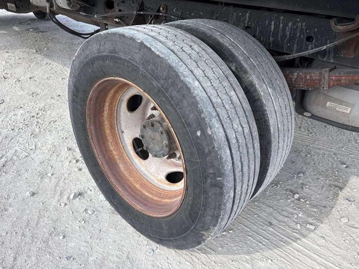 2012-ford-f550-image-36