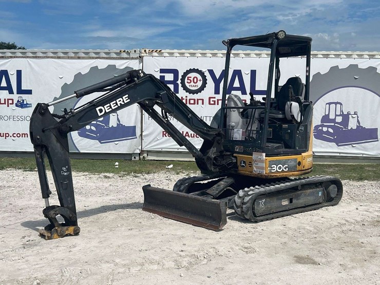 2017-deere-30g-image-1