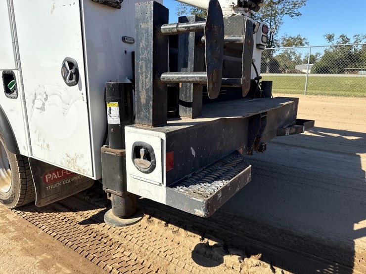 2017-ford-f550-xl-image-14