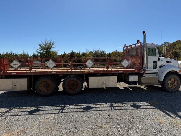 2012-peterbilt-348-image-3