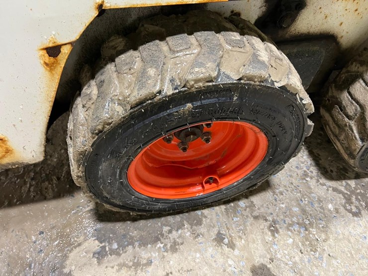 2014-bobcat-s70-image-15