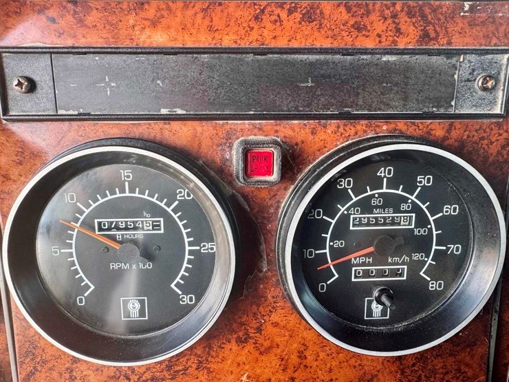 2007-kenworth-t300-image-4