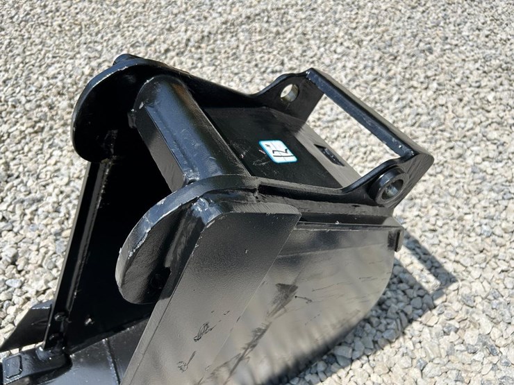 12"-x-change-bucket-for-a-bobcat-excavator-image-9
