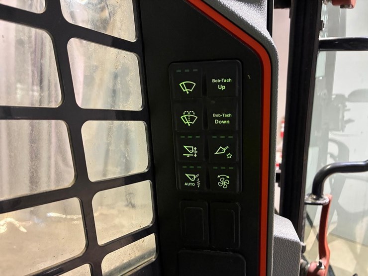 2021-bobcat-t66-image-24