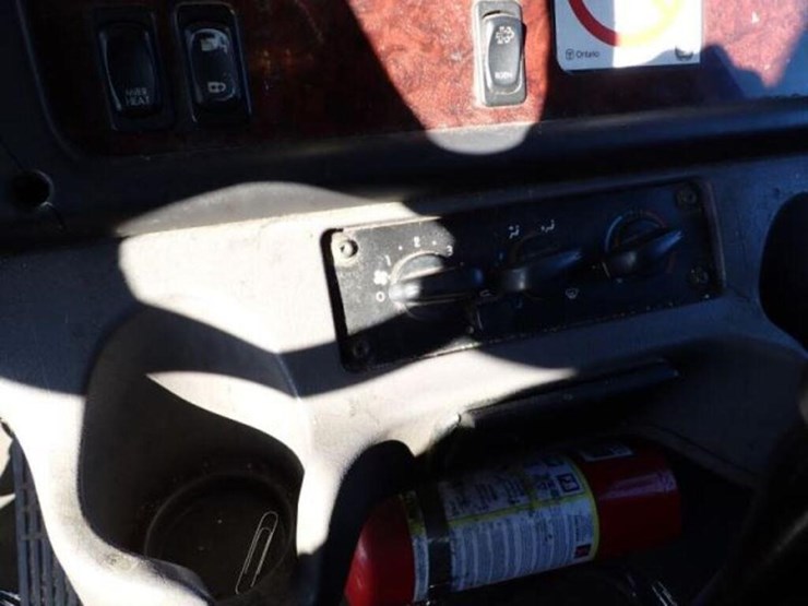 2014-freightliner-business-class-m2-106-image-20