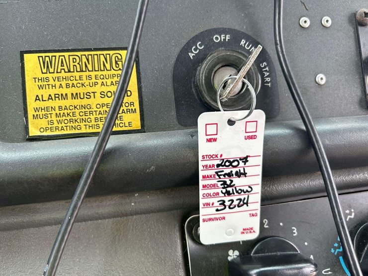 2007-freightliner-b2-image-38