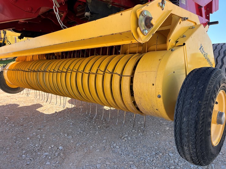 2013-new-holland-br7070-image-2