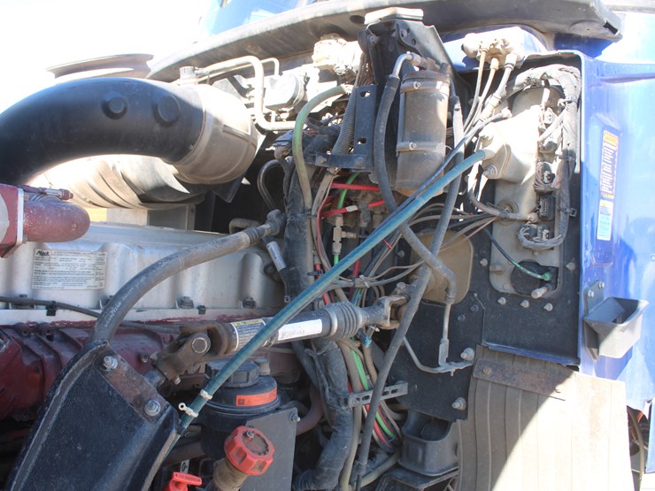 #2045-•-#2045--2013-mack-chu613-semi-tractor-image-36