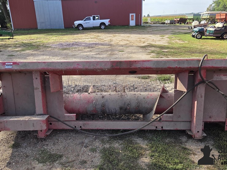 international-810-image-6