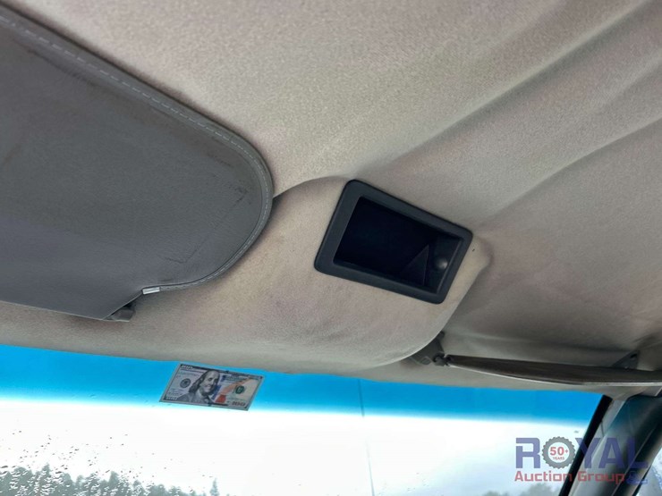 2005-gmc-c8500-flatbed-service-truck-image-15