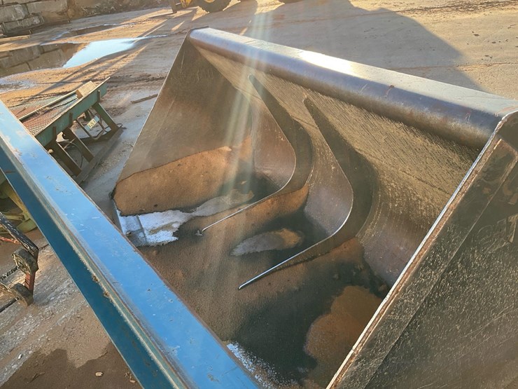 #237-•-cat-loader-bucket-image-3