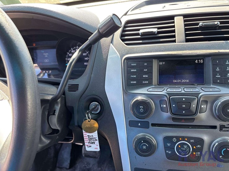 2015-ford-explorer-image-15