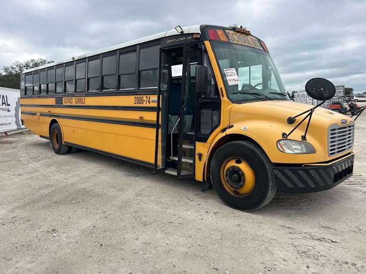 2007-freightliner-b2-image-2