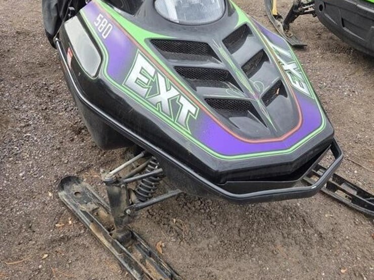 caterpillar-580-image-1