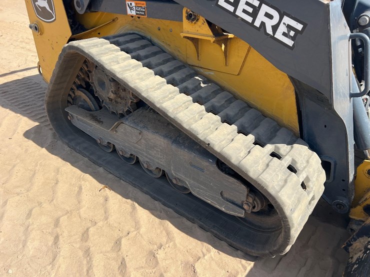 2020-deere-317g-image-12