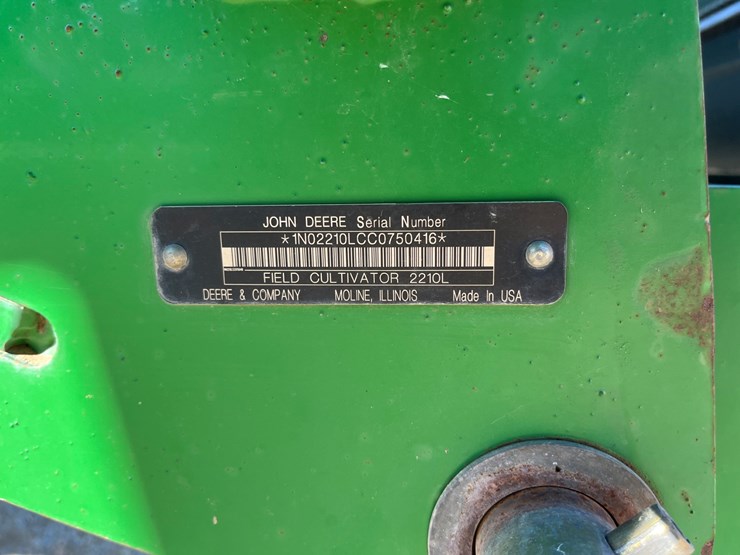 2013-john-deere-2210-image-22