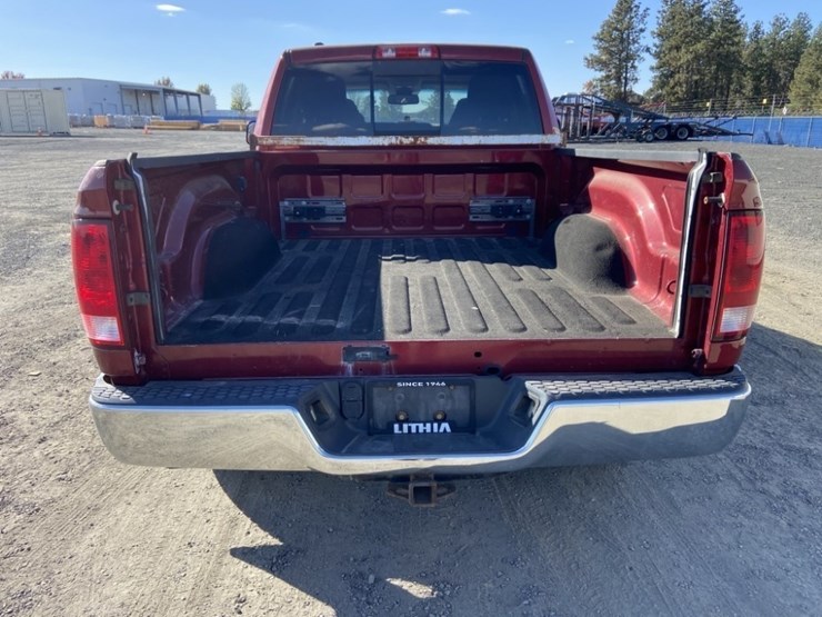 2015-dodge-ram-crew-cab-4wd-pickup-image-4