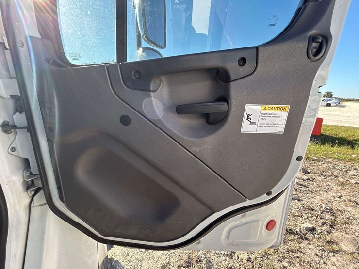 2020-freightliner-m2-106-elgin-whirlwind-series-mv-street-sweeper-truck-image-35