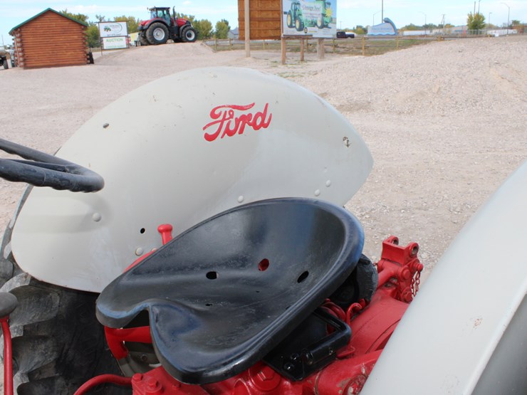 1957-ford-850-image-11