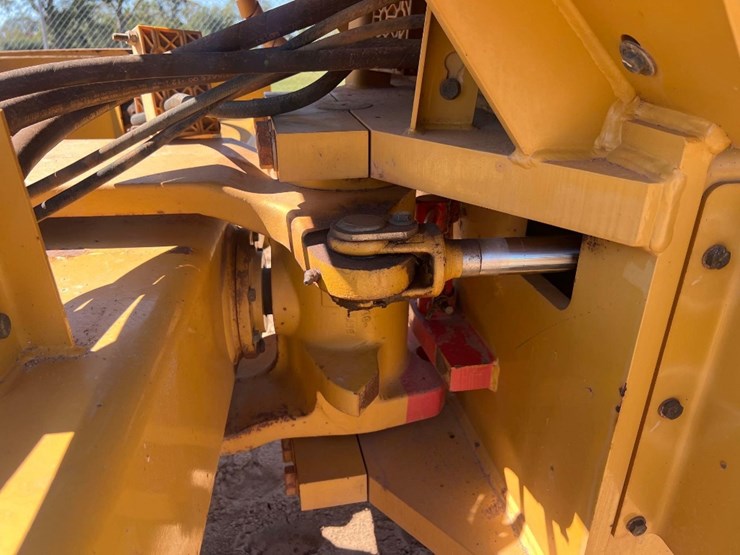 caterpillar-cp44-image-13