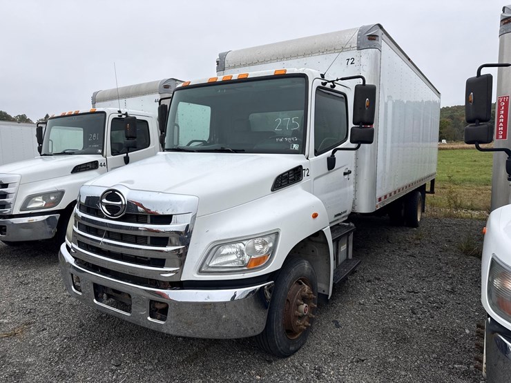 2016-hino-268-image-1