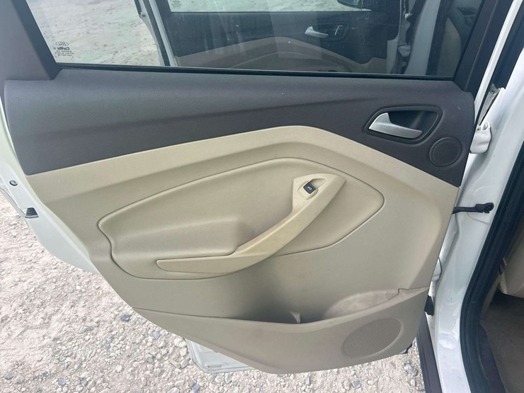 2016-ford-escape-se-image-19