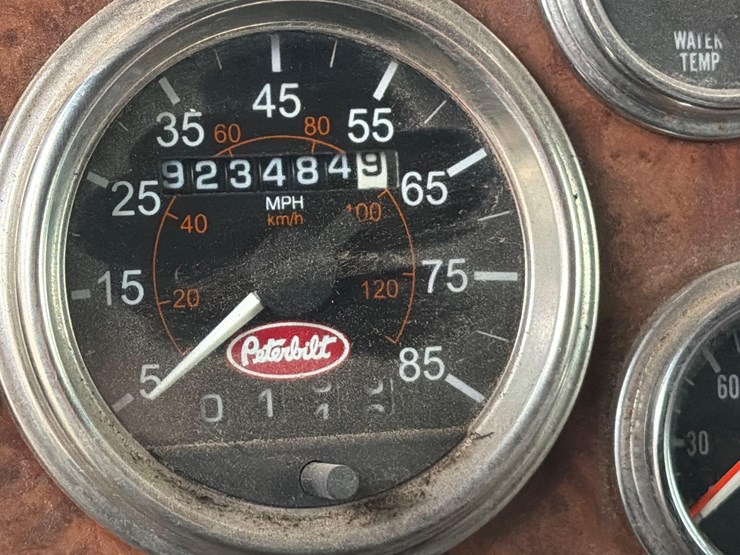 2003-peterbilt-357-image-26