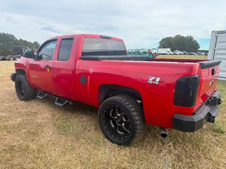 2007-chevrolet-silverado-1500-image-2