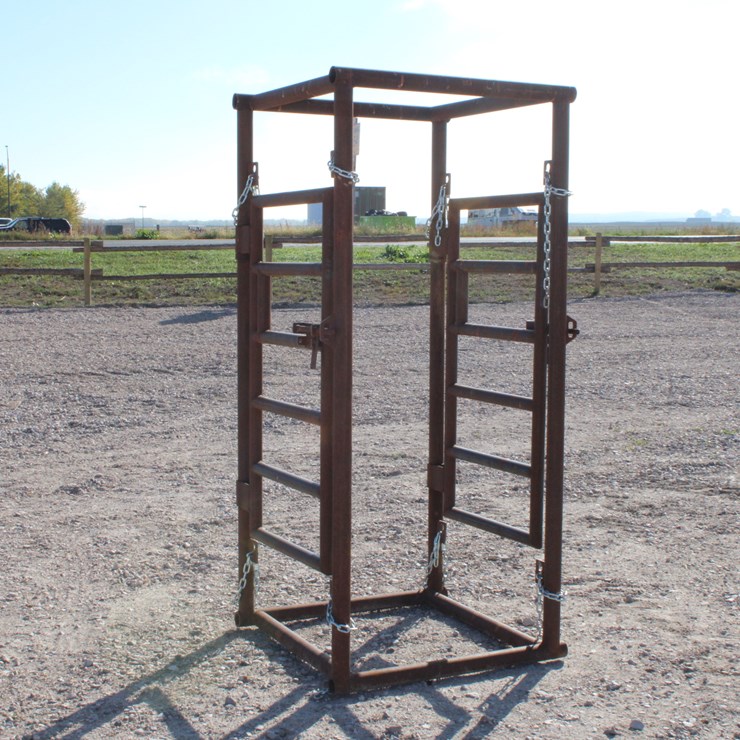 #2087 • #2087 Alley Access Palpation Cage