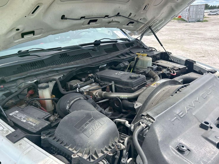 2015-ram-5500-versalift-sst-40ne-40ft-sign-bucket-truck-image-8